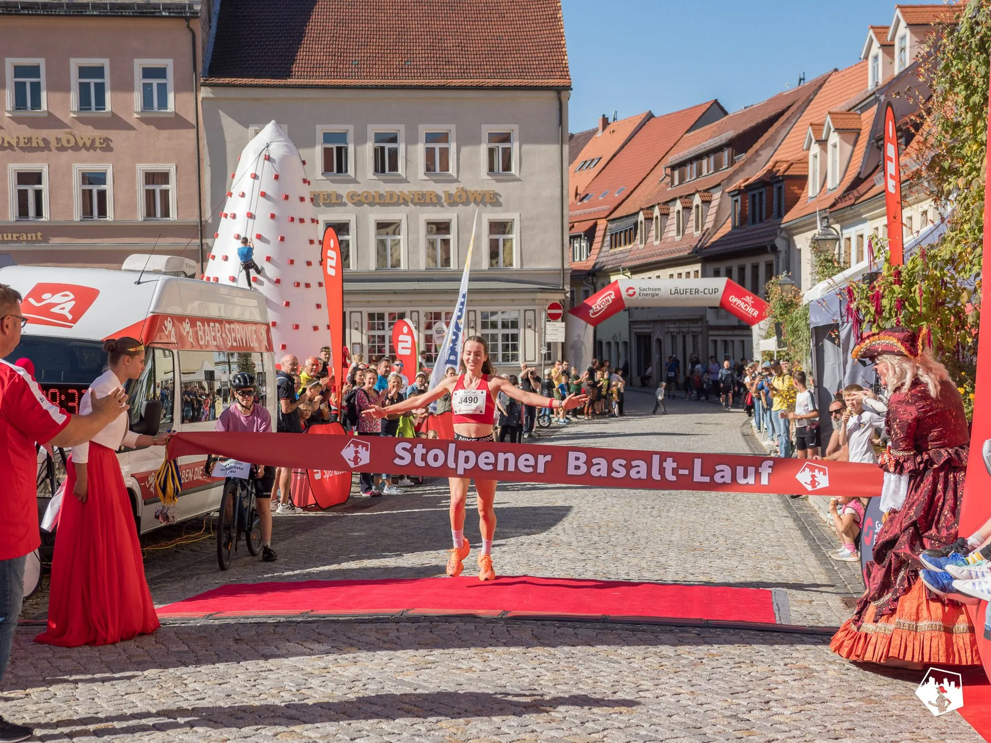 Zieleinlauf unter dem Basalt-Lauf-Banner