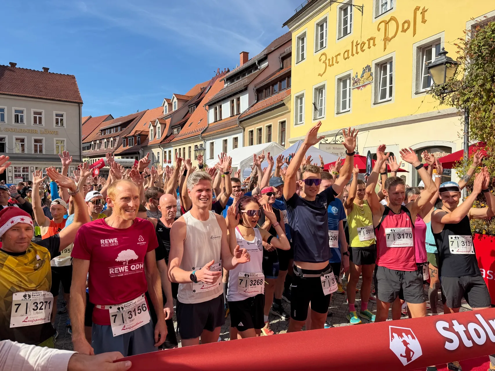 Vor dem Start der 13km Strecke auf dem Stolpener Marktplatz