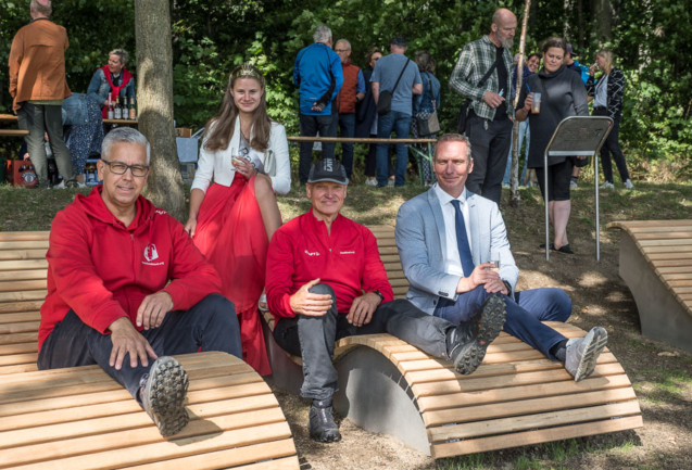 Herbstmarkt 2025_Samstag, Einweihung der Bänke am Birkenweg